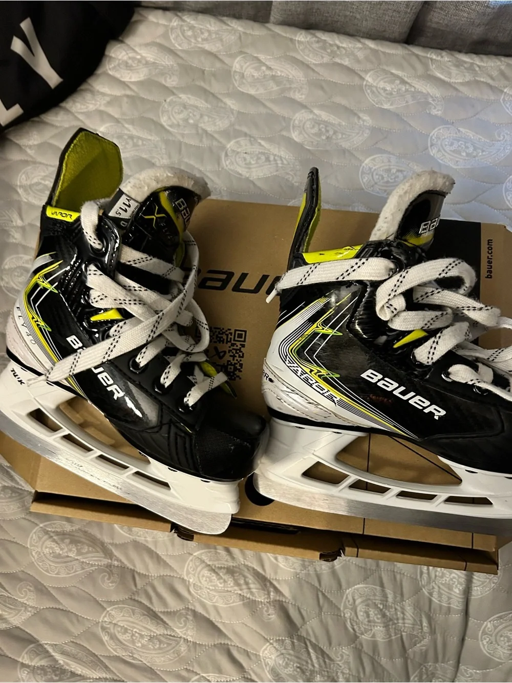 Bauer Kids fly40 11.5Y D Hockey Skates - Vapor Series